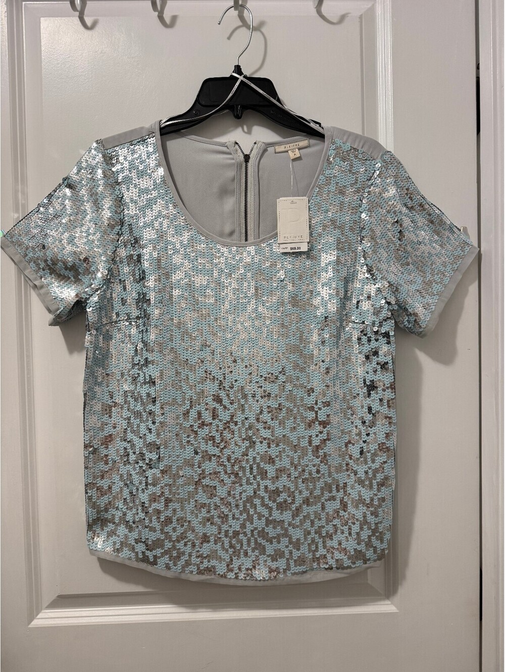 Blusa Pleione Talla M Nueva con Etiqueta – Lentejuelas Plateado y Azul Cielo